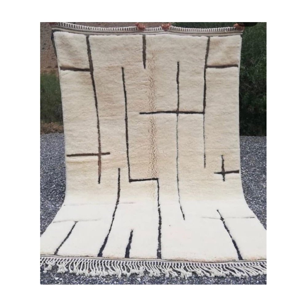 Tapis Blanc à Lignes Noires – Minimalisme Élégant