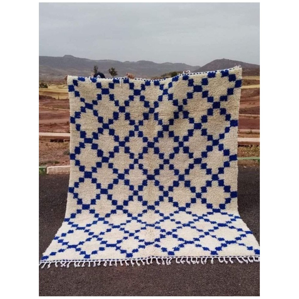 Tapis en Carreaux Bleu et Blanc – Élégance Géométrique Tapis en Carreaux Bleu et Blanc – Élégance Géométrique