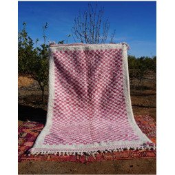 Tapis Berbère Rose et Blanc à Motifs Damier