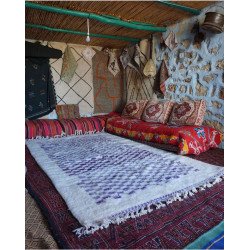 Tapis Berbère Violet à Motif Damier en Laine