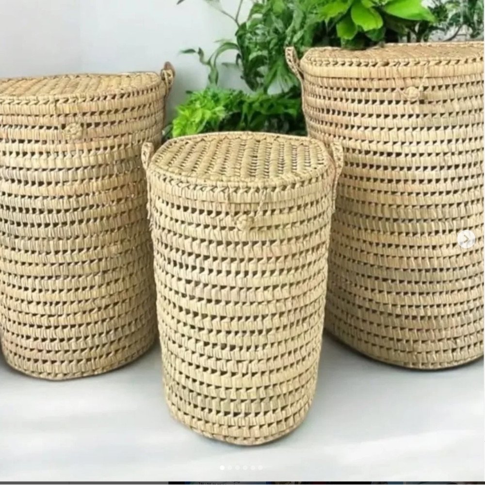 Paniers tressés en fibres naturelles avec couvercle Paniers tressés en fibres naturelles avec couvercle