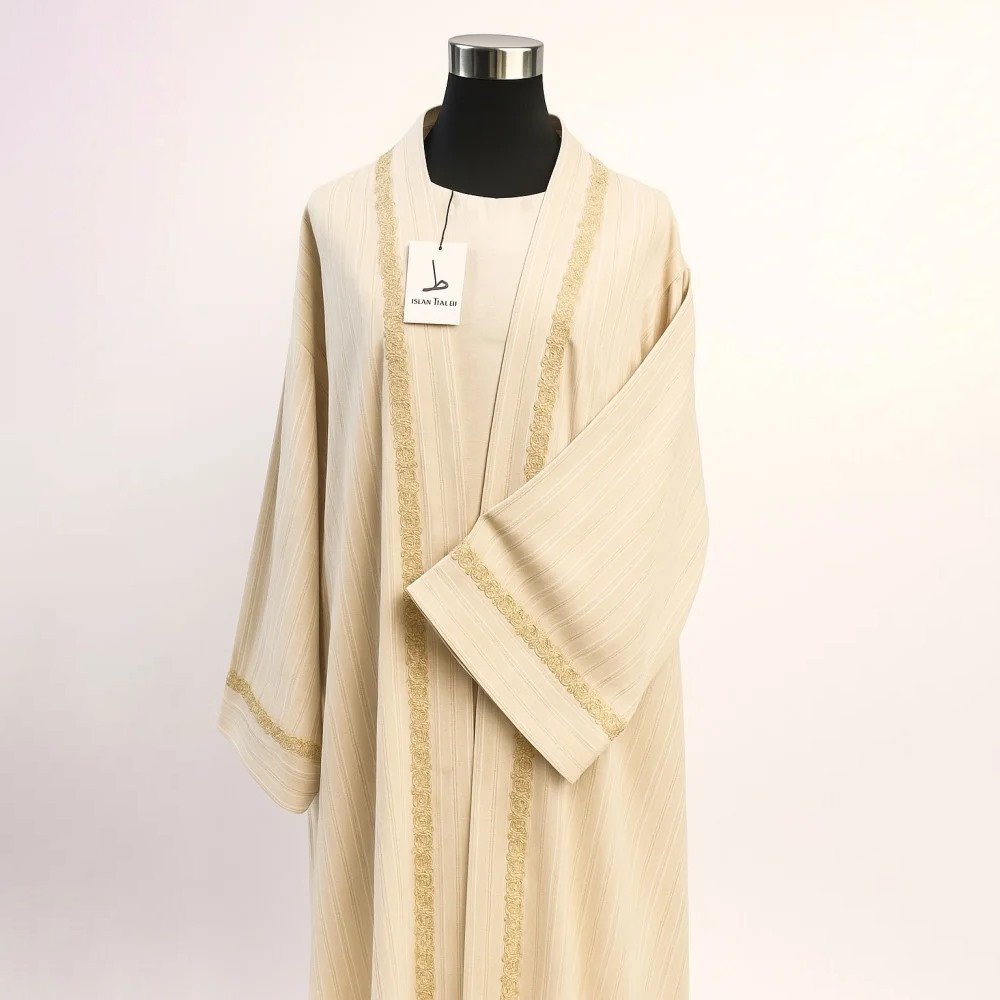 Kimono traditionnelle beige à broderies dorées Kimono traditionnelle beige à broderies dorées