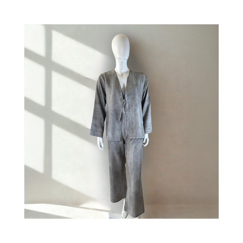 Ensemble tailleur gris à fines rayures Ensemble tailleur gris à fines rayures