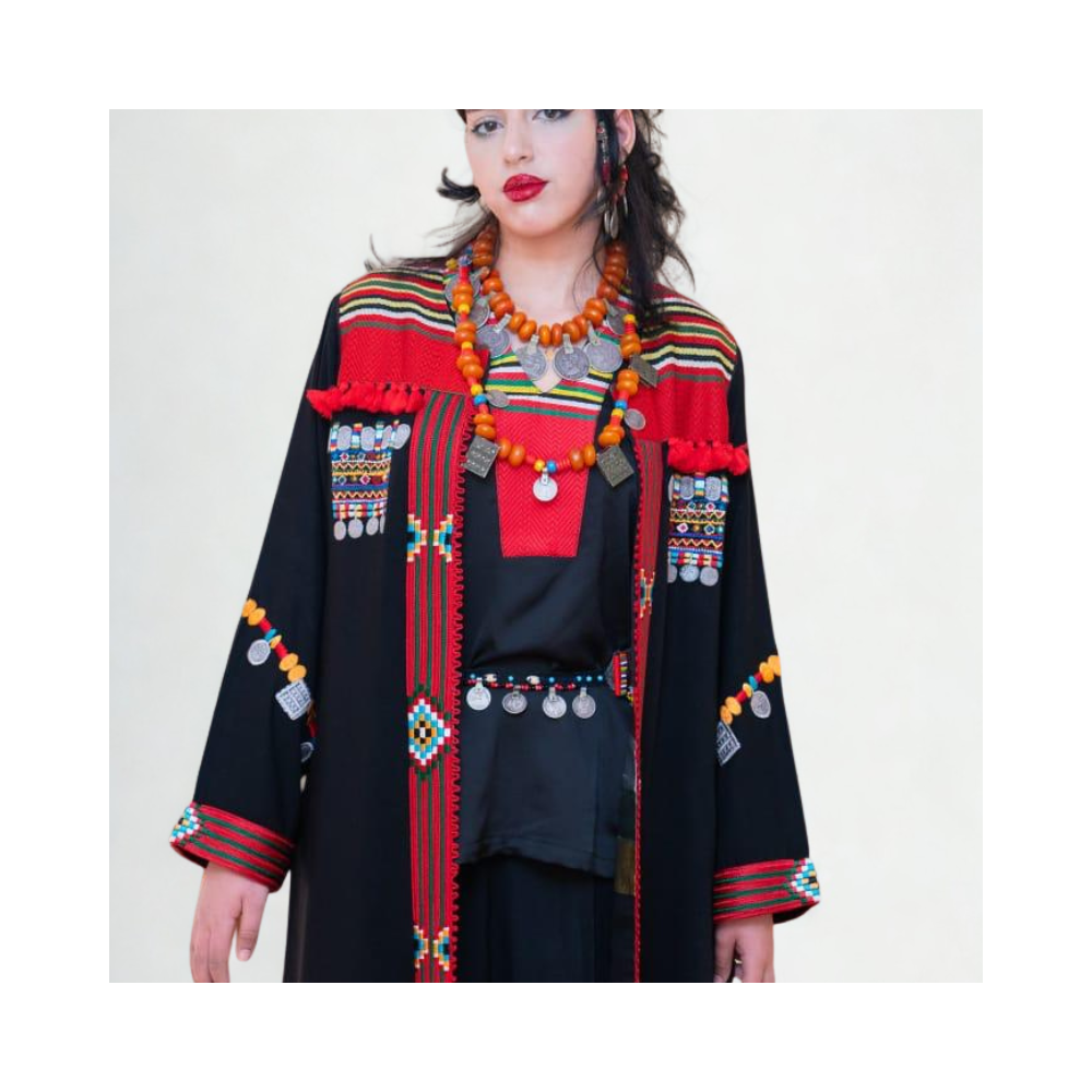 Tenue Berbère d’Exception Héritage et Élégance Amazigh Tenue Berbère d’Exception Héritage et Élégance Amazigh
