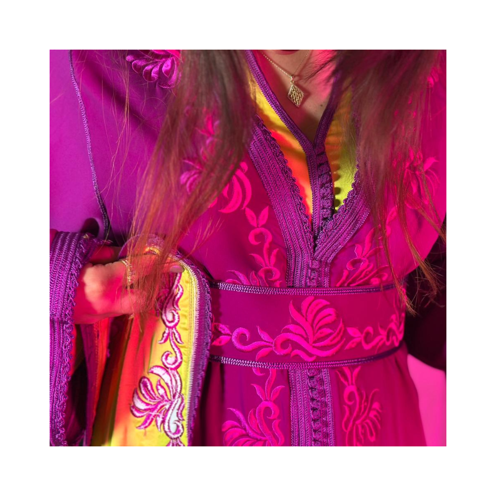 Caftan deux pièces brodé – Violet royal et vert anis Caftan deux pièces brodé – Violet royal et vert anis