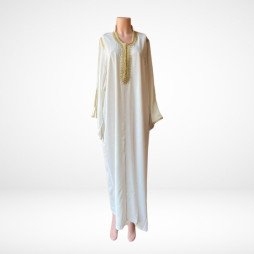 Jellaba Blanche en Satin Brodé Élégance Pure et Finitions Dorées