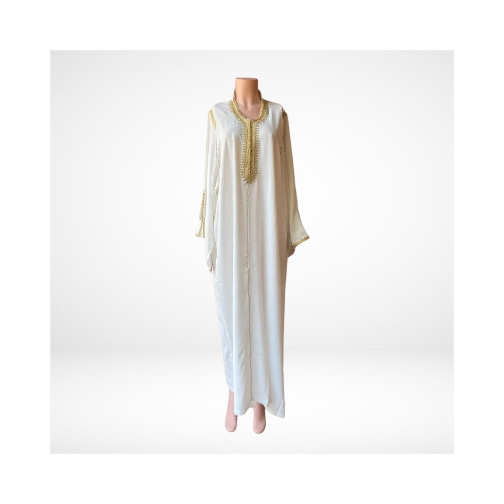 Jellaba Blanche en Satin Brodé Élégance Pure et Finitions Dorées Jellaba Blanche en Satin Brodé Élégance Pure et Finitions Dorées