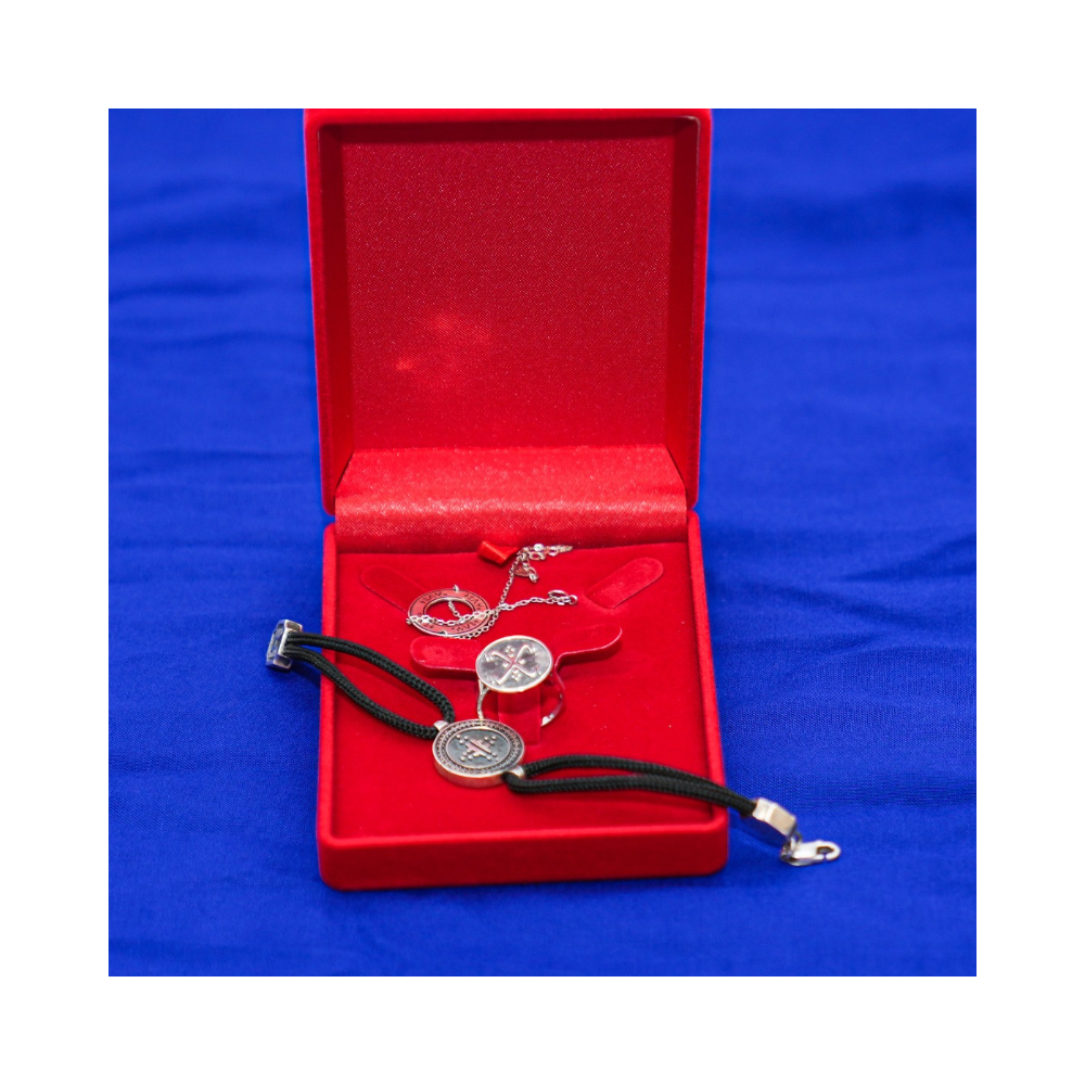 Coffret Bijoux Artisanaux – Argent Gravé & Cordon Tressé Coffret Bijoux Artisanaux – Argent Gravé & Cordon Tressé