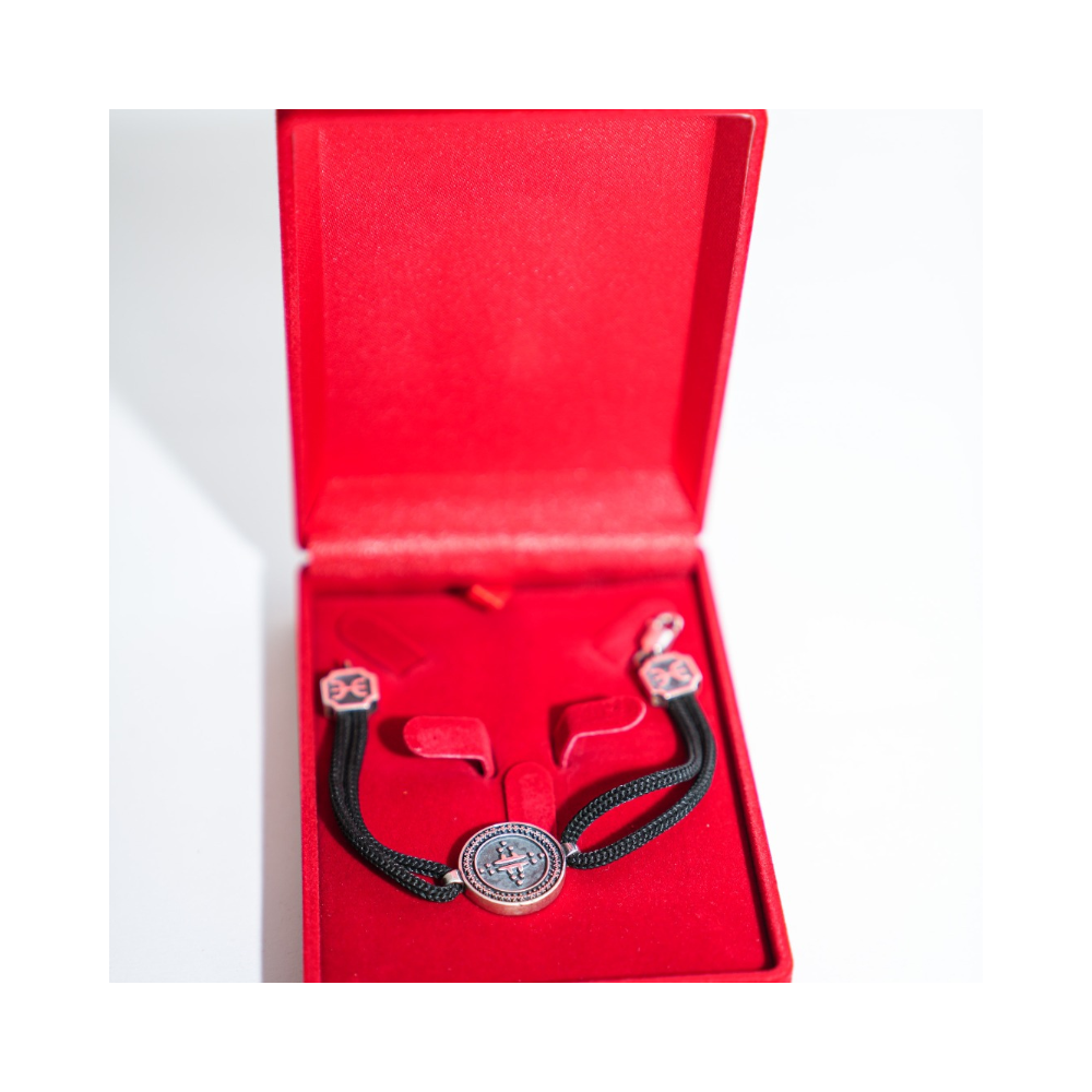 Bracelet Cordon Noir et Médaillon Amazigh en Argent Bracelet Cordon Noir et Médaillon Amazigh en Argent
