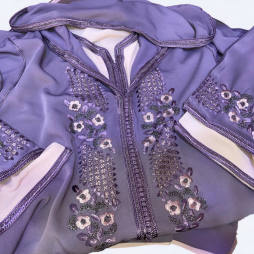 Jellaba en crêpe brodée en mesloul mauve
