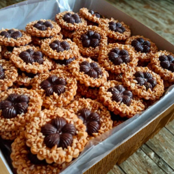 Biscuits Fourrés au Chocolat et Enrobés de Cacahuètes