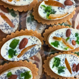Biscuits Gaufrettes au Chocolat Blanc, Fruits Confits et Graines de Pavot