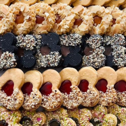 Assortiment de Biscuits Fins Fourrés et Décorés