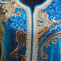 Gandoura florale en tissu léger brodé