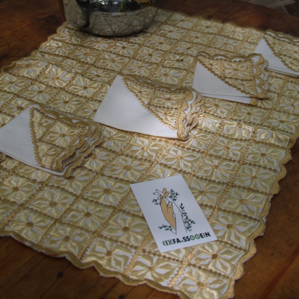 Couvre-plateau en Broderie “Beldi” avec Serviettes Couvre-plateau en Broderie “Beldi” avec Serviettes