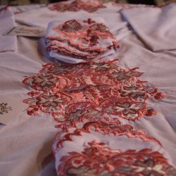 Nappe artisanale brodée