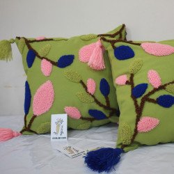Coussins brodés en broderie orientale