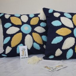 Coussins brodés en broderie orientale