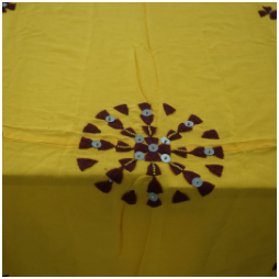 Plaid marocain de couleur jaune broderie rouge fait main