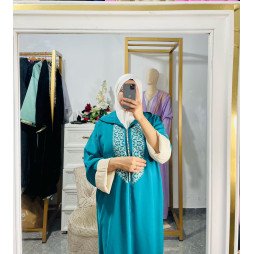 DJellaba traditionnelle turquoise à broderies blanches