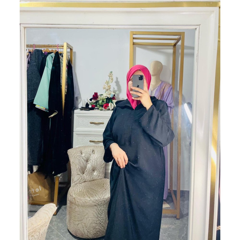 DJellaba noire classique avec coupe fluide DJellaba noire classique avec coupe fluide