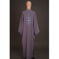 Kimono Lavande en Crêpe – Broderie Berbère Géométrique