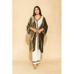 Tenue marocaine moderne en velours – Élégance et raffinement