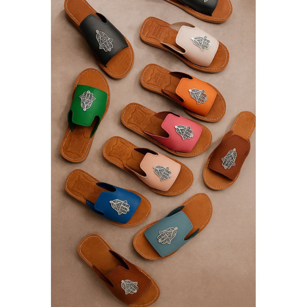 Sandales marocaines en cuir avec motif Khamsa Sandales marocaines en cuir avec motif Khamsa