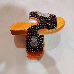 Sandales marocaines dorées avec perles colorées et Khamsa