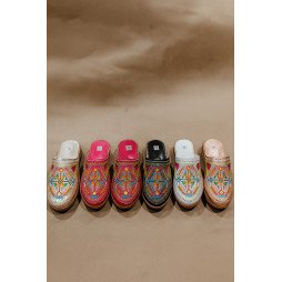 Babouches berbères brodées
