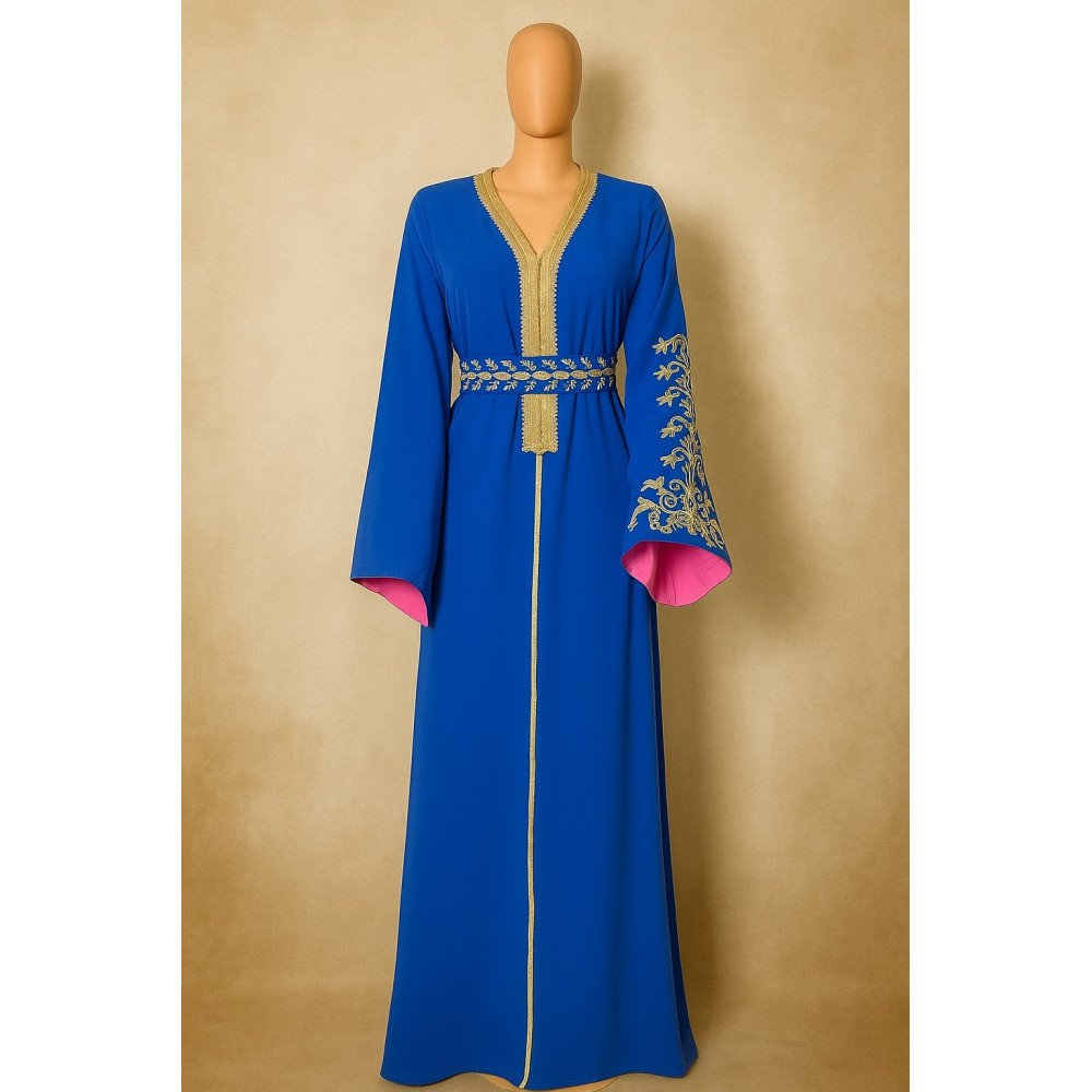 Caftan royal bleu brodé en doré Élégance marocaine audacieuse Caftan royal bleu brodé en doré Élégance marocaine audacieuse