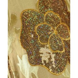 Djellaba marocaine dorée à motifs floraux – Élégance et raffinement