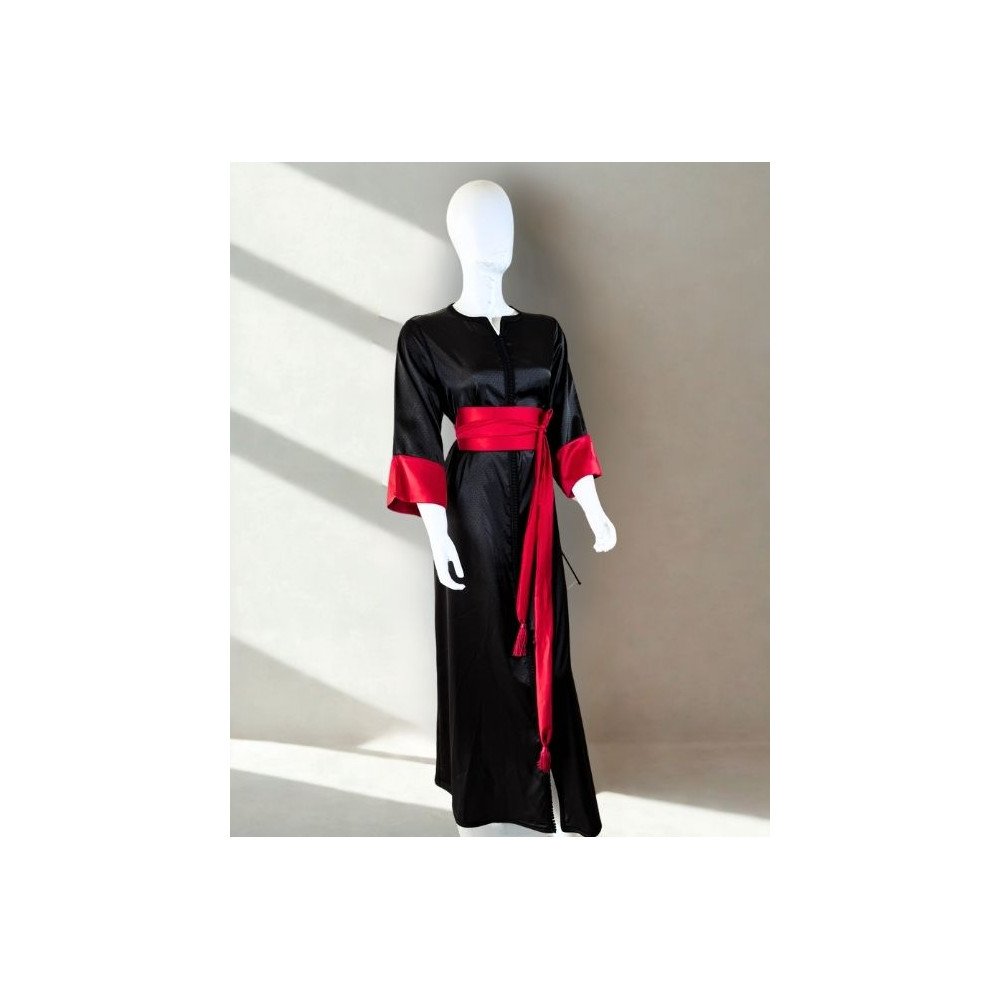 Caftan noir satiné avec ceinture rouge  Caftan noir satiné avec ceinture rouge
