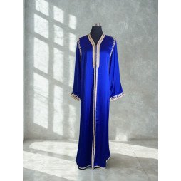 Caftan Bleu Royal à Broderies Dorées – Raffinement Intemporel