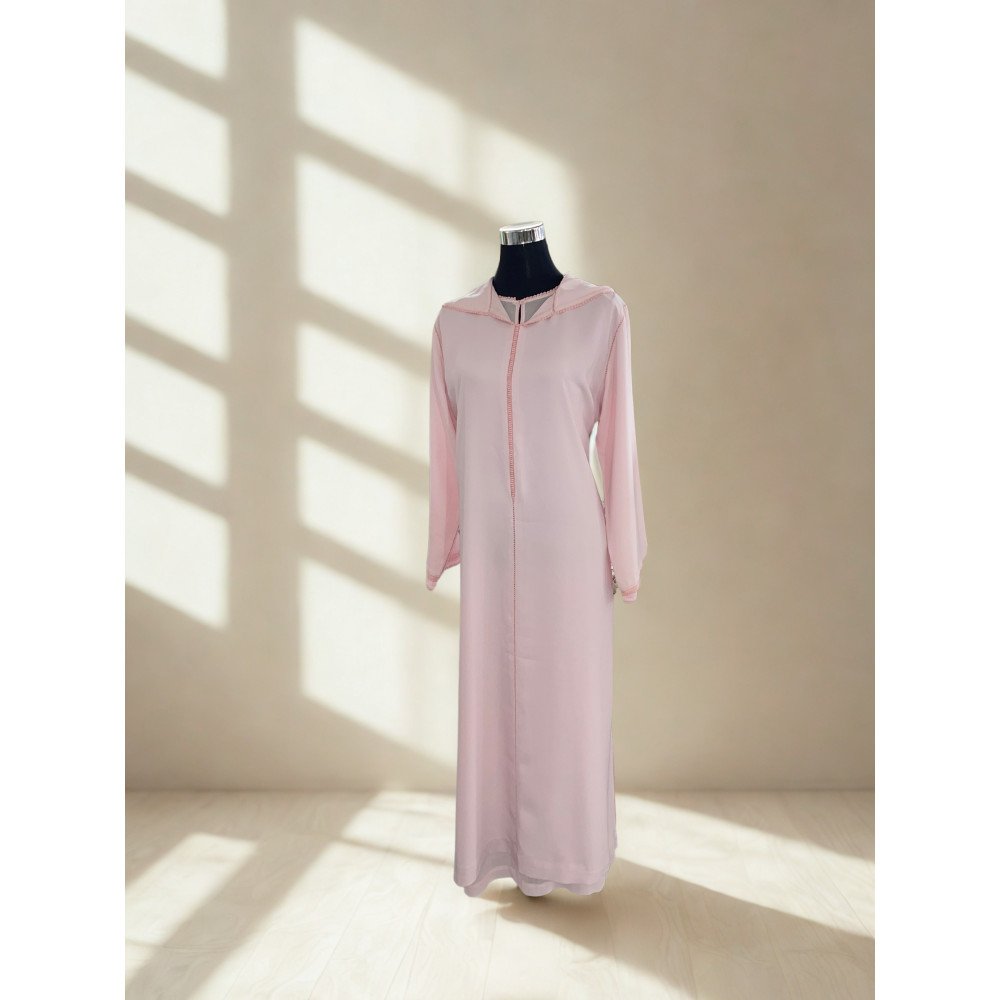 Jellaba Rose Poudré en Crêpe de Soie – Élégance Naturelle et Légèreté Jellaba Rose Poudré en Crêpe de Soie – Élégance Naturelle et Légèreté