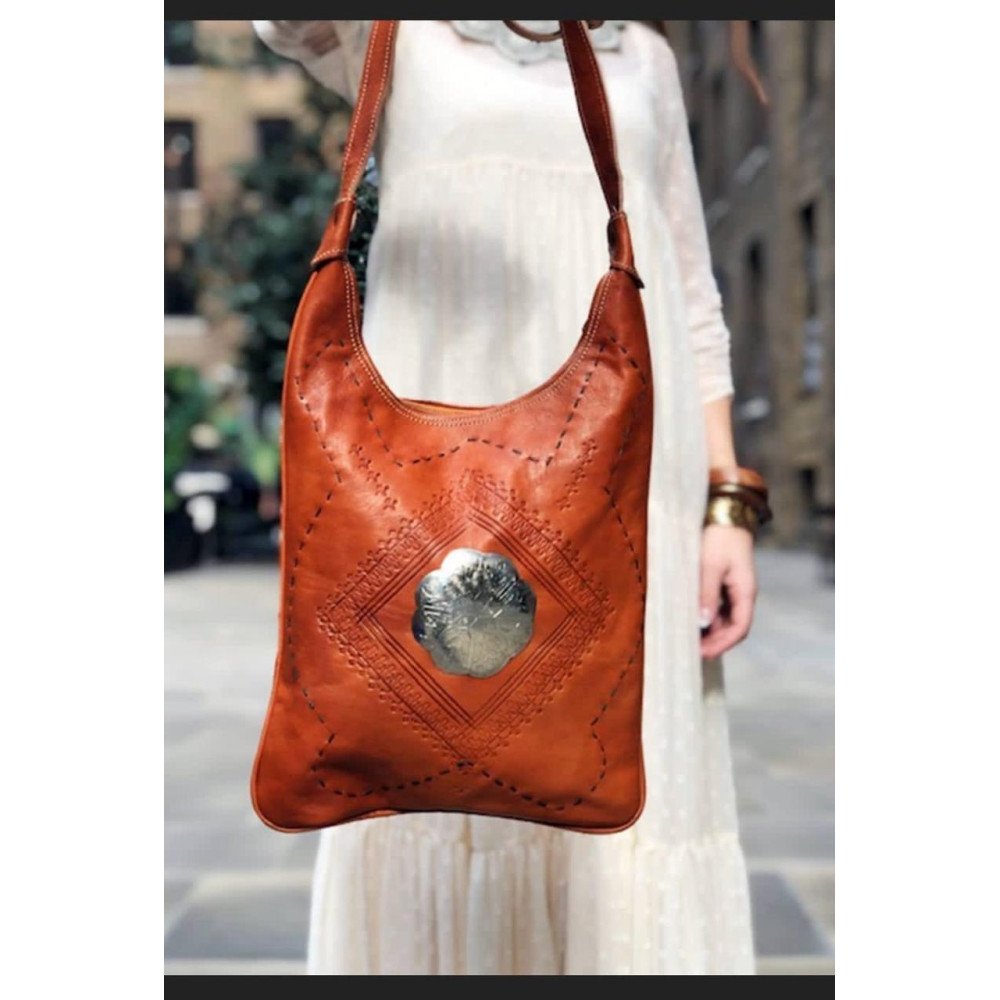Sac en cuir artisanal – Élégance marocaine intemporelle Sac en cuir artisanal – Élégance marocaine intemporelle