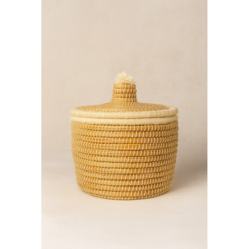 Panier artisanal en doum avec couvercle – Tressage traditionnel marocain Panier artisanal en doum avec couvercle – Tressage traditionnel marocain