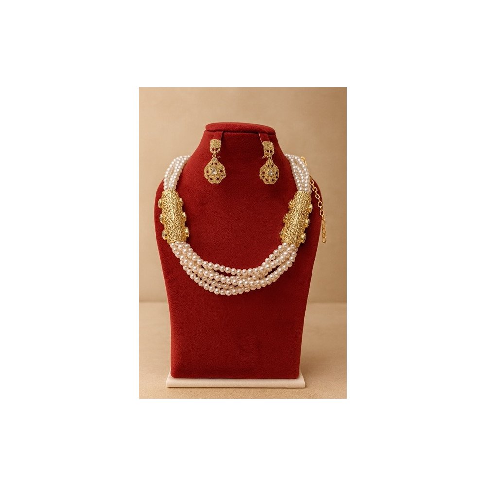 Parure artisanale perles & dorures – Élégance intemporelle Parure artisanale perles & dorures – Élégance intemporelle
