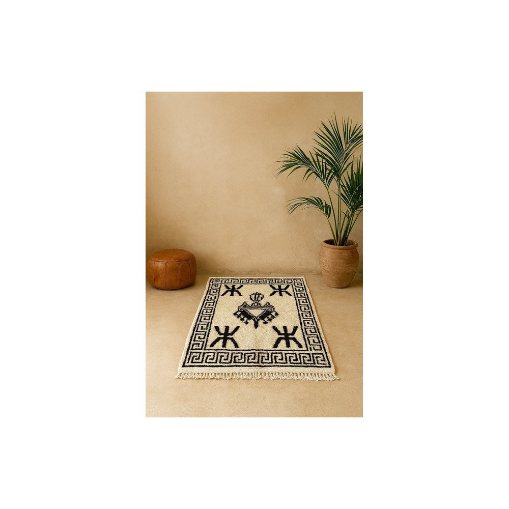 Tapis berbère en laine Symboles amazighs noirs sur fond écru Tapis berbère en laine Symboles amazighs noirs sur fond écru