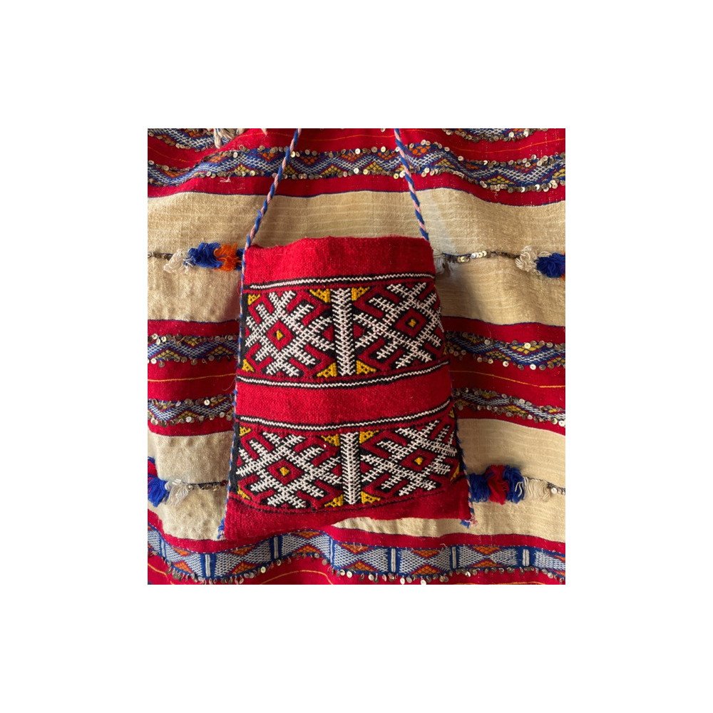 Sac berbère rouge à motifs amazighs Sac berbère rouge à motifs amazighs